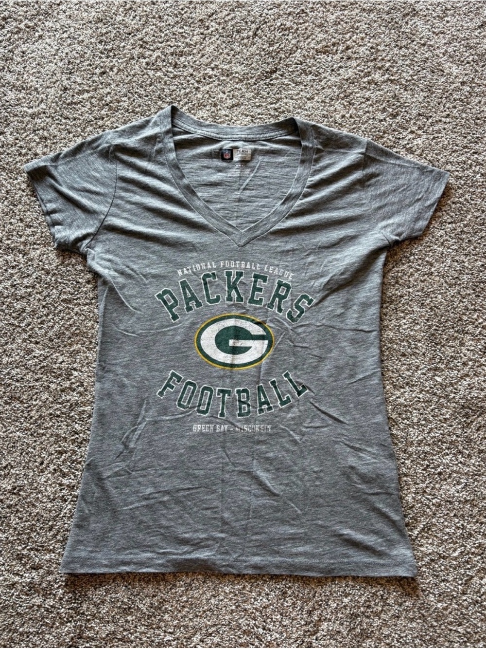 Team Apparel Gray Packers Graphic V-Neck Tee with Green and Gold Logo